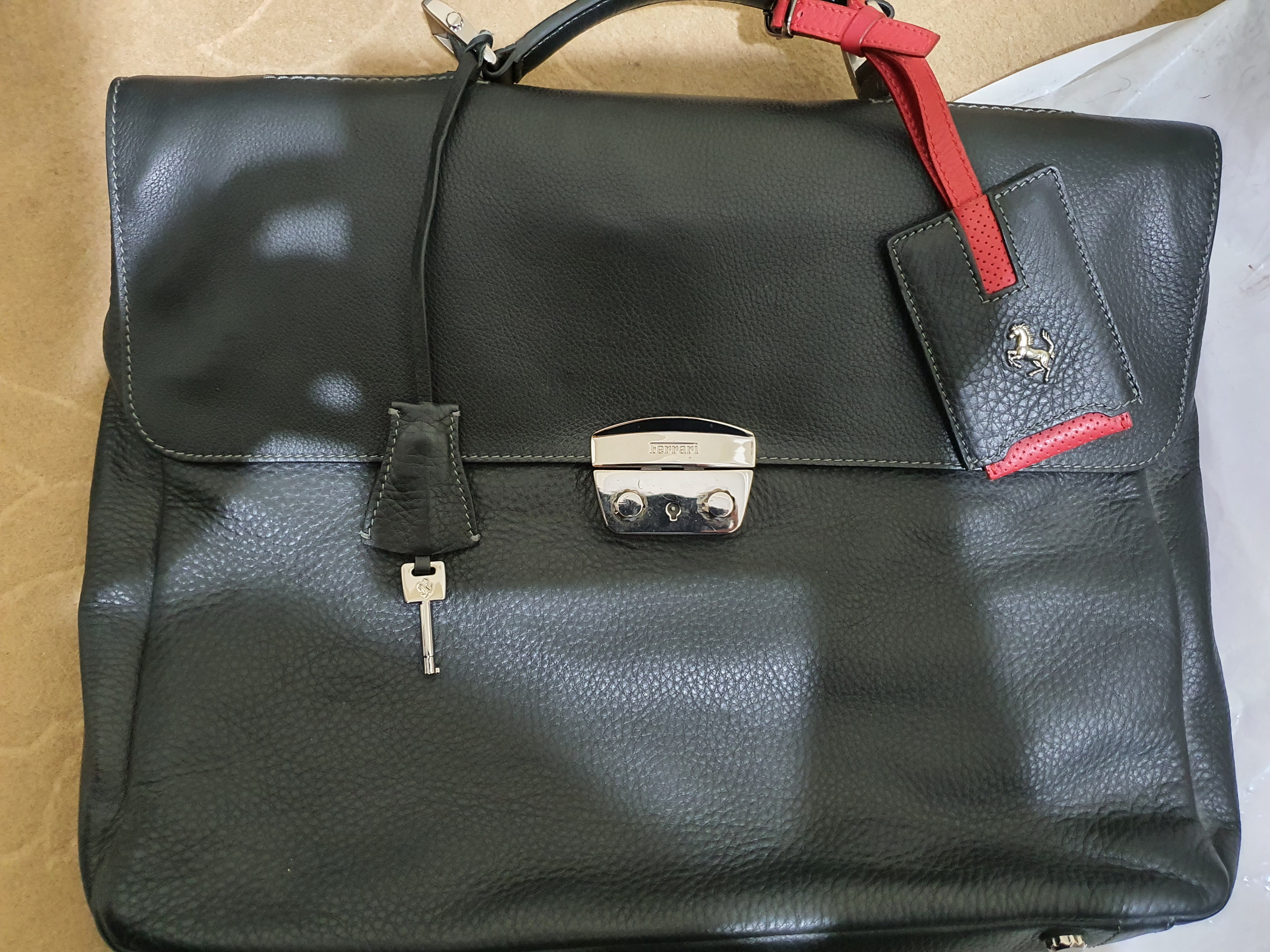 کیف اصل چرمی هدیه همراه اتوموبیل