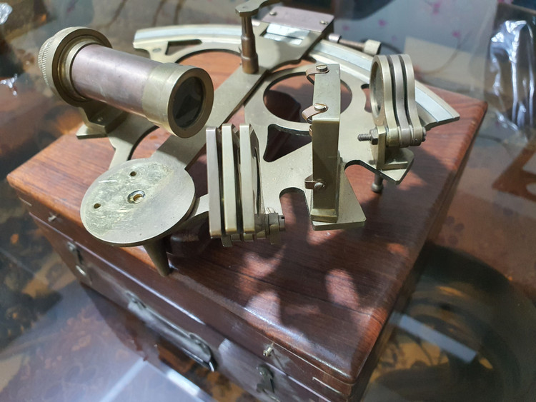 اسطرلاب . سکستانت.یا تئودولیت