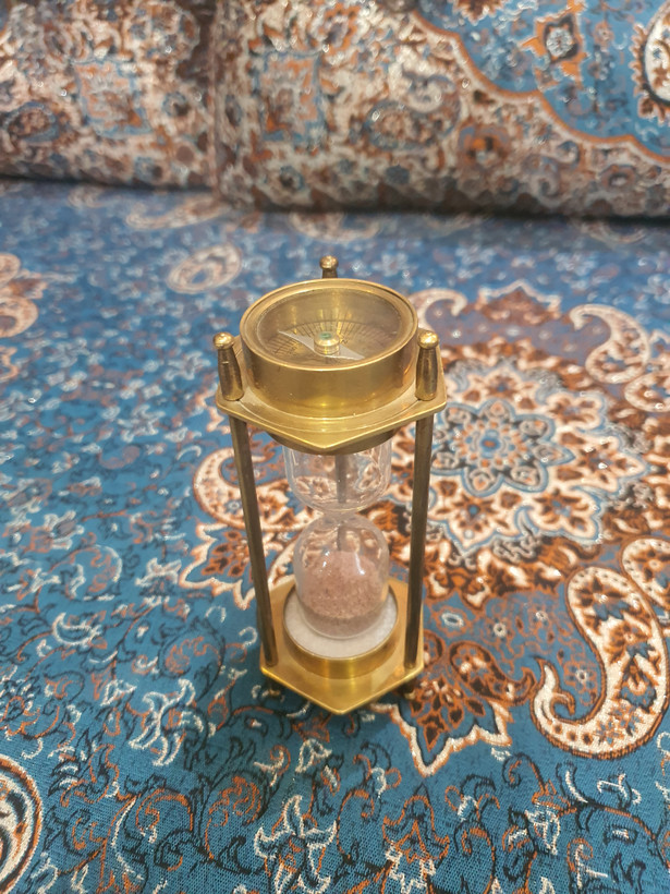ساعت شنی و قطب نما
