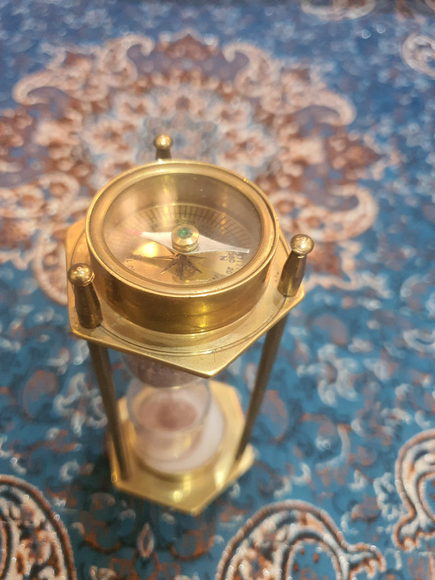 ساعت شنی و قطب نما