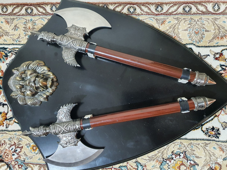 دو عدد تبربا تیغه فولادی بهمراه استند