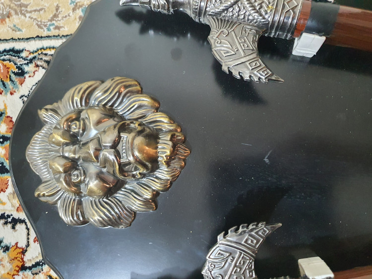 استندبسیار زیبا با رخ شیر